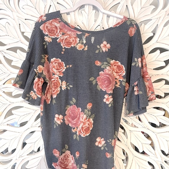 🌸🌸 Viamor Knotted Back Waffle Knit Top - Picture 2 of 4